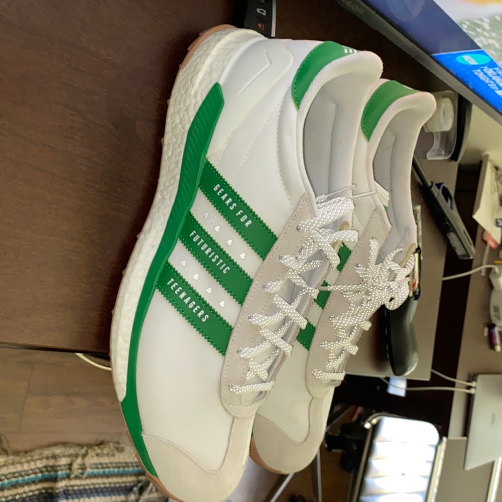 Adidas Country
Human Made Green